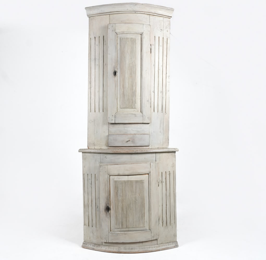 18TH C. SWEDISH GUSTAVIAN PAINTED CORNER CABINET (1 of 15)