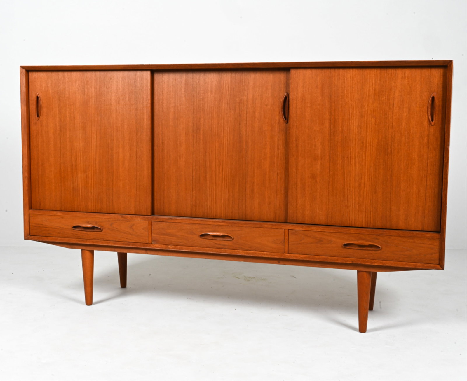 JHNATTR. AERTHOJ JENSEN & MOLHOLM TEAK SIDEBOARD (1 of 18)