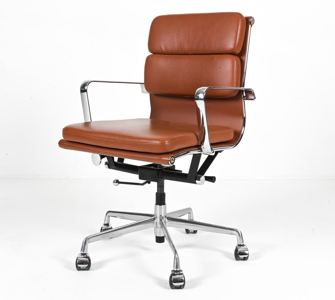 MANNER OF EAMES SOFT PAD OFFICE CHAIR (1 of 14)