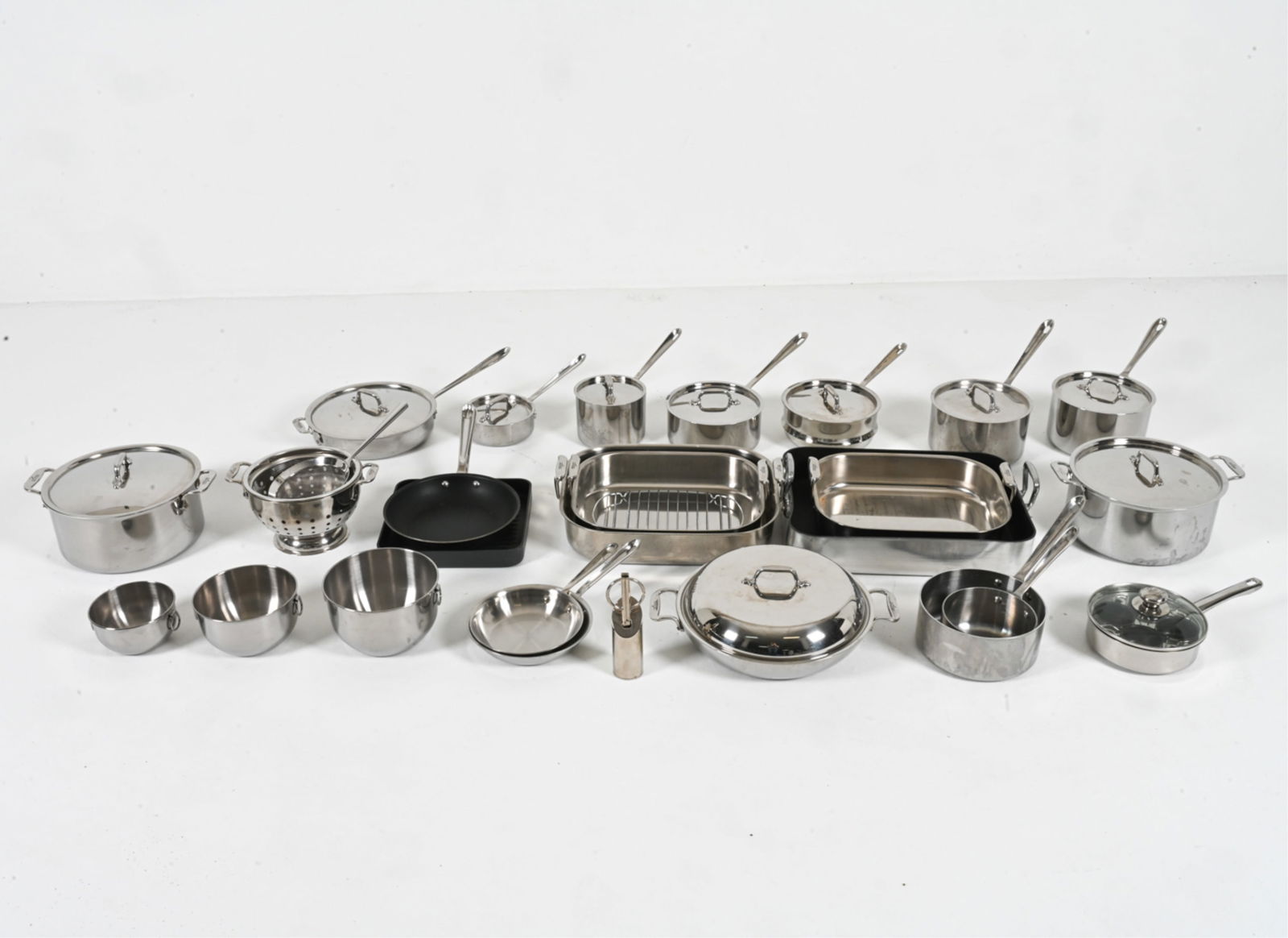 EXTENSIVE GROUPING OF ALL-CLAD COOKWARE (1 of 20)