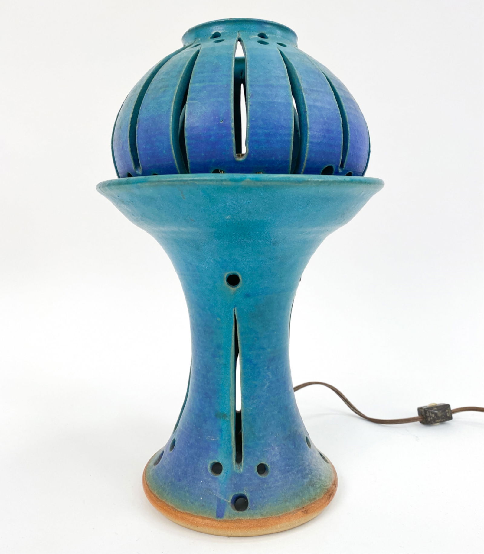 SIGNED STUDIO ART POTTERY TABLE LAMP (1 of 10)