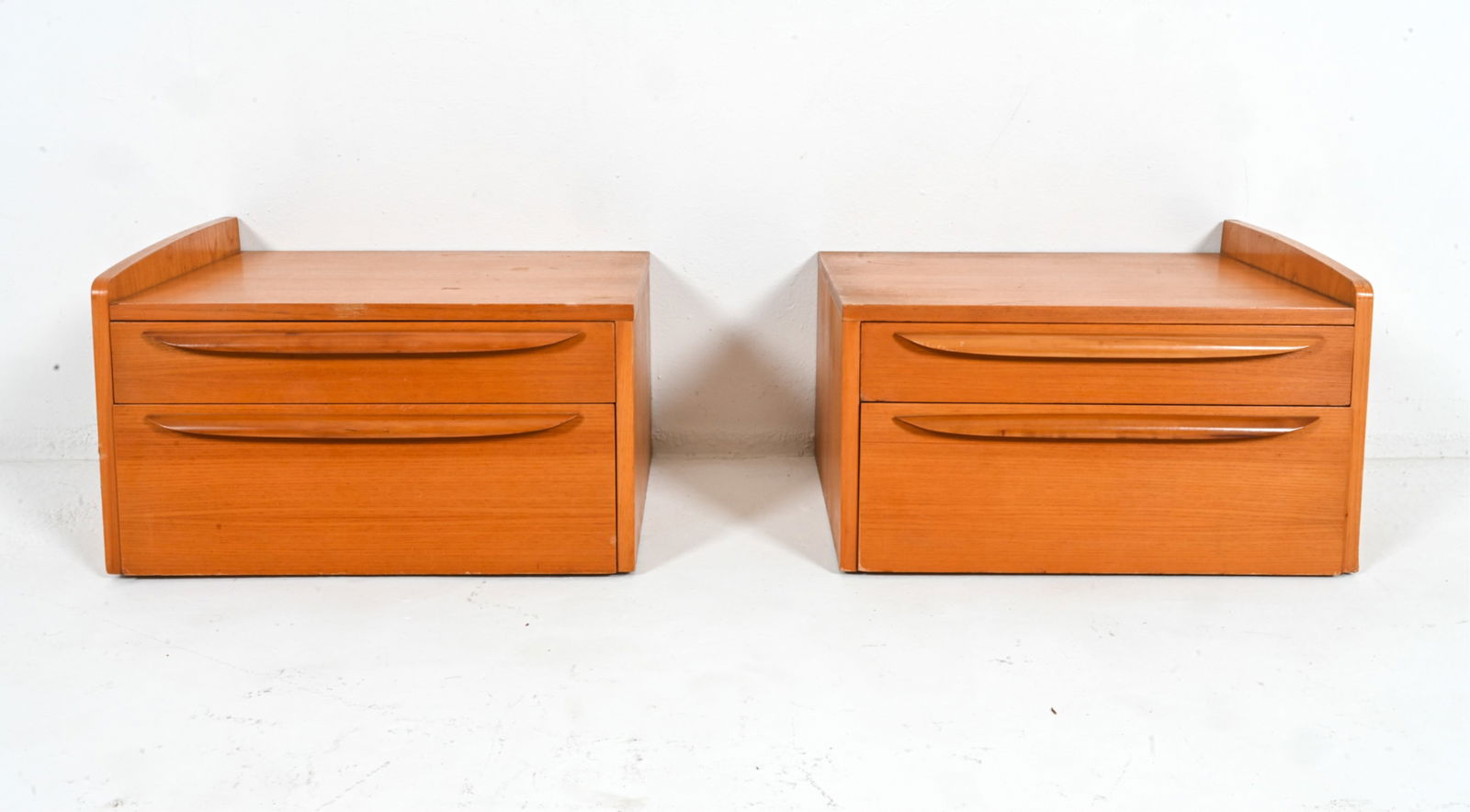 PAIR OF GERMAN MID-CENTURY FLOATING NIGHTSTANDS (1 of 11)