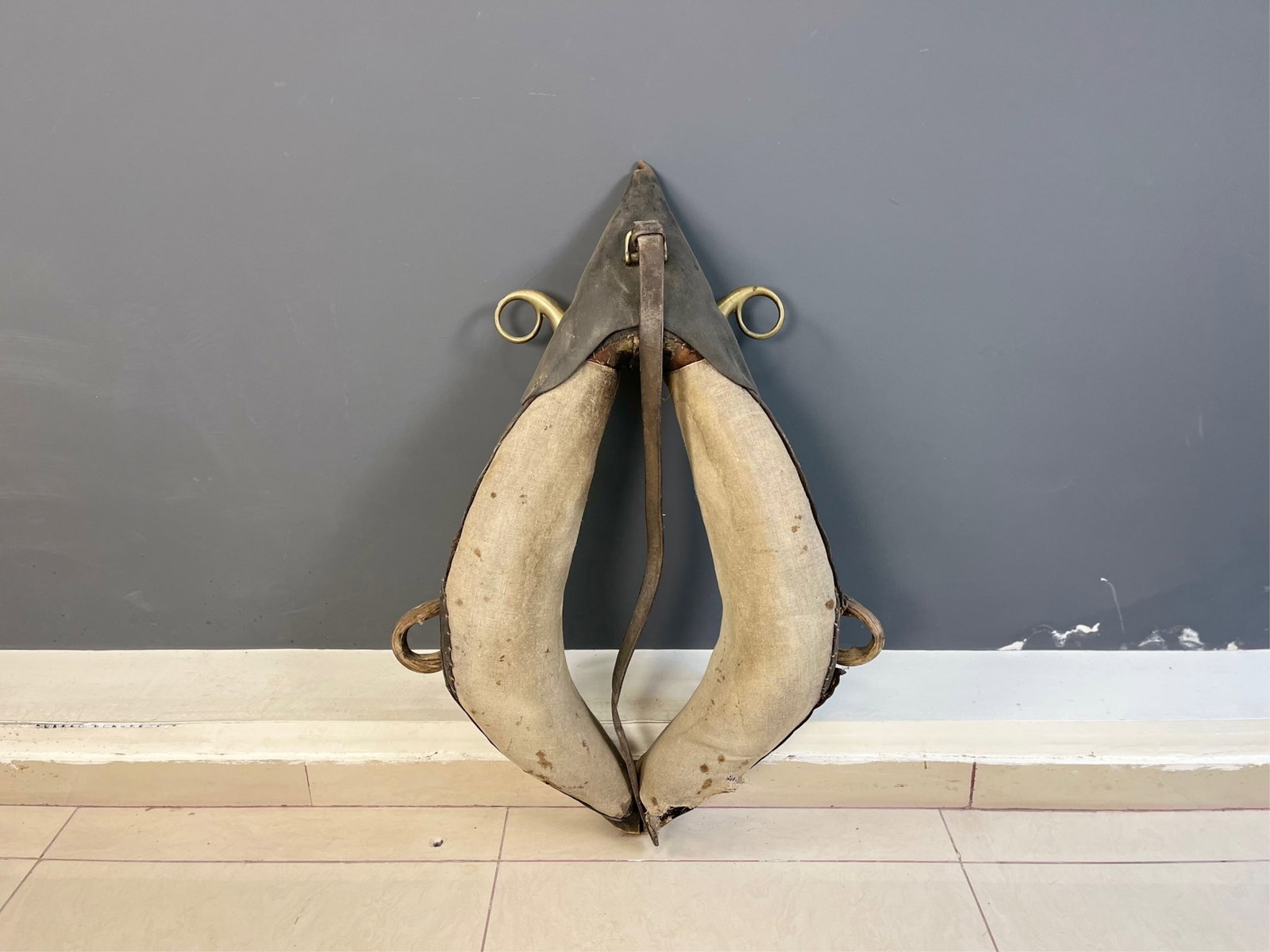 SWISS LEATHER BRONZE HORSE COLLAR: Swiss French Leather and Bronze Horse Collar. The collar is carved in wood and covered with leather and original iron and bronze hooks. Dimensions: H 34.64" X W 18.50" X D 7.08" Condition: Antique con
