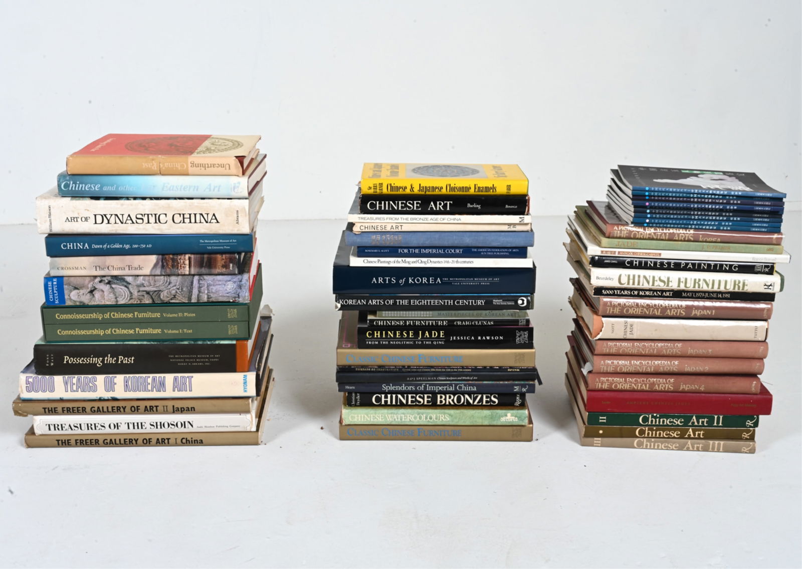 LARGE GROUPING OF BOOKS ON EAST ASIAN ART (1 of 12)