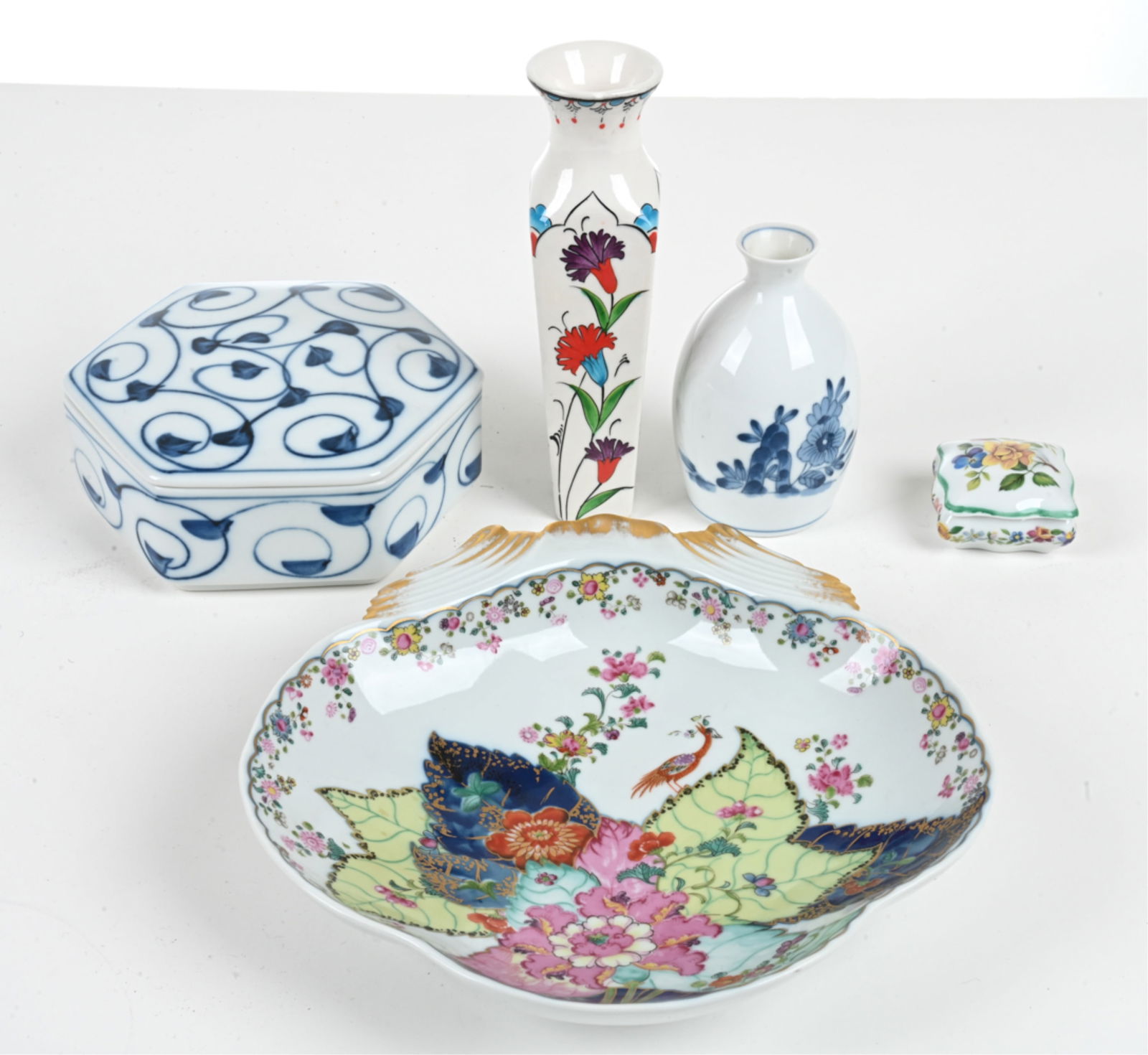 GROUPING OF FINE CHINA INCL. TIFFANY: Grouping of decorative fine china and porcelain including a Tiffany & Co. box, Mottahedeh dish with tobacco leaf decoration, Limoges pill box, and various others. Dimensions: (Mottahedeh dish) H 2" x