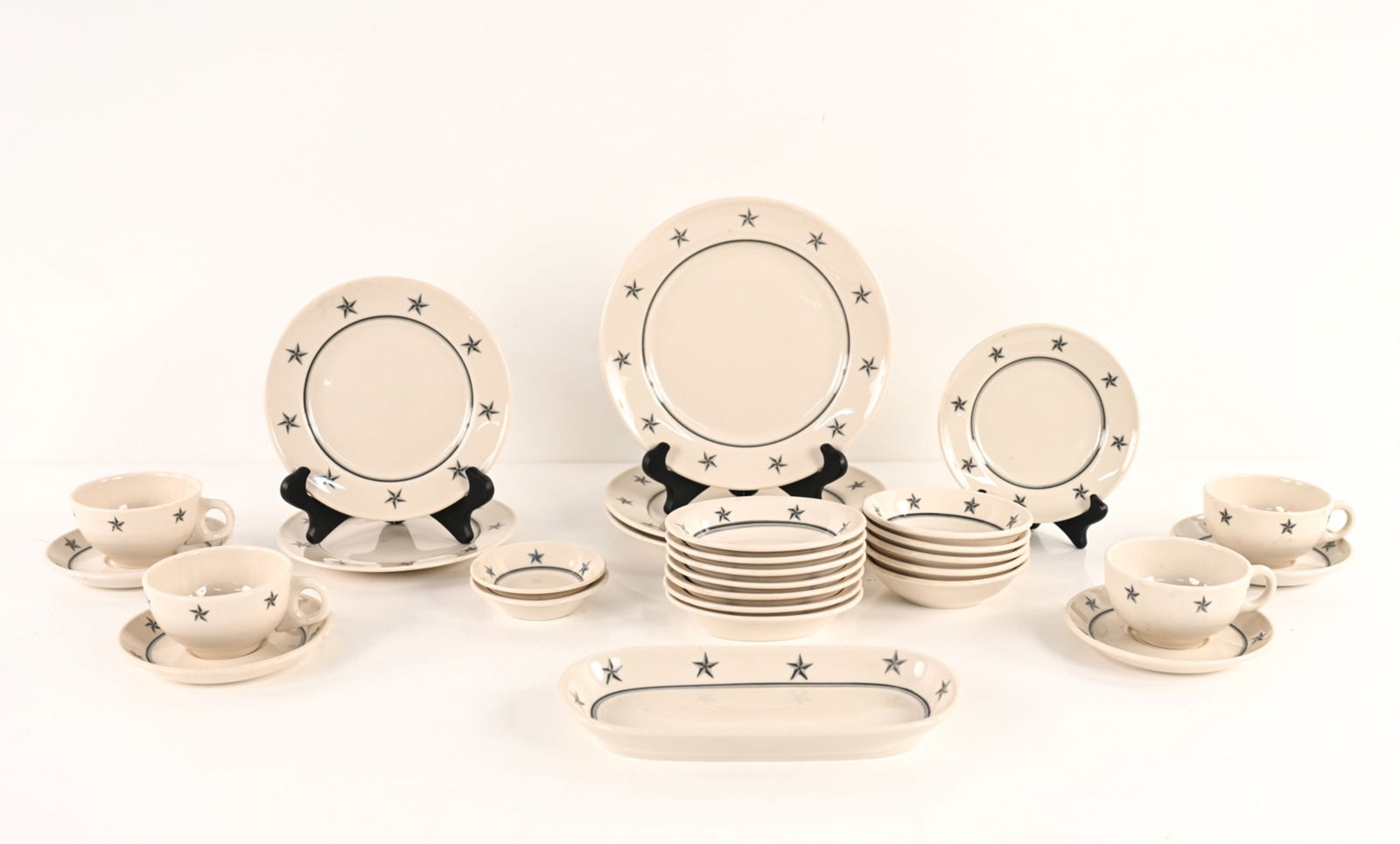 SS UNITED STATES LINES PORCELAIN SERVICE (1 of 9)