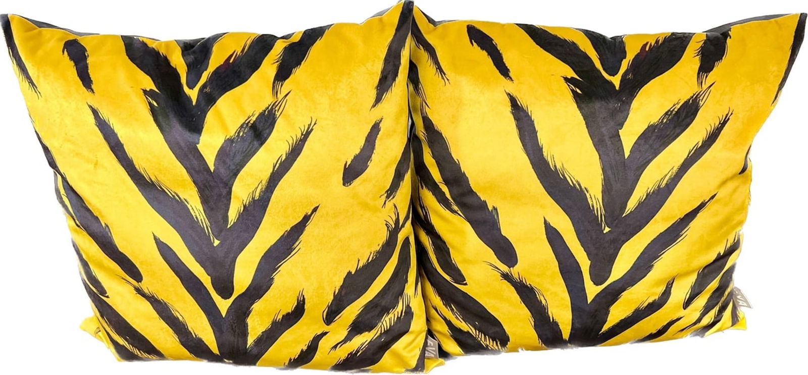 PAIR OF DESIGNER PILLOWS (1 of 9)