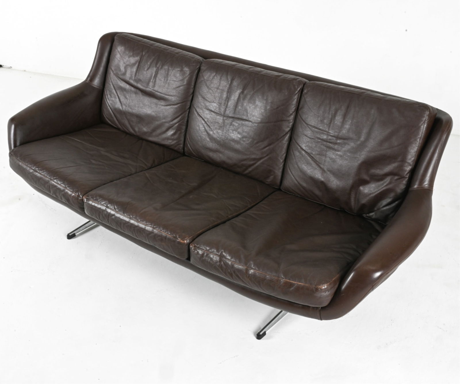 MANNER OF WERNER LANGENFELD SPACE AGE LEATHER SOFA (1 of 15)