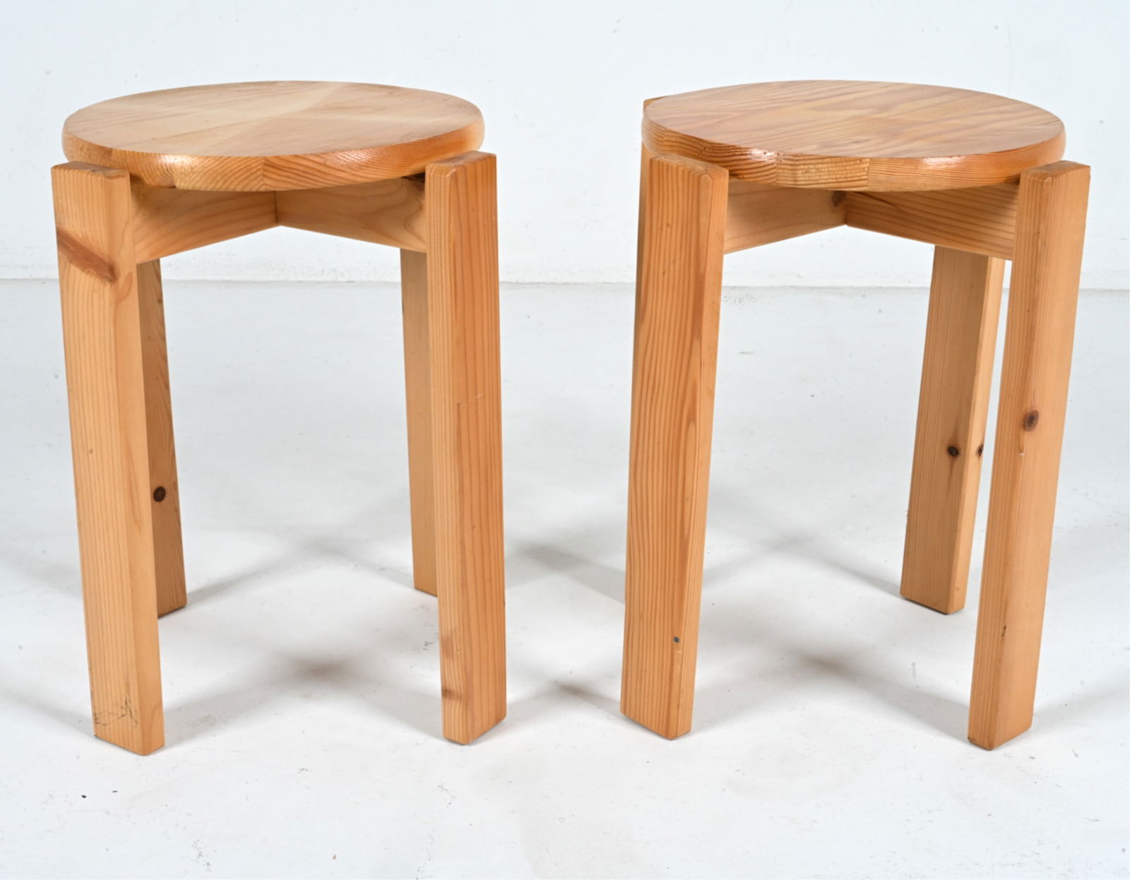 (2) SCANDINAVIAN PINE ACCENT TABLES OR STOOLS: Pair of Scandinavian Brutalist stools or end tables in solid pine. c. 1970's - 1980's. Dimensions: H 18" x W 15.25". Condition: One small stress crack to the diagonal support underneath each stool. Di
