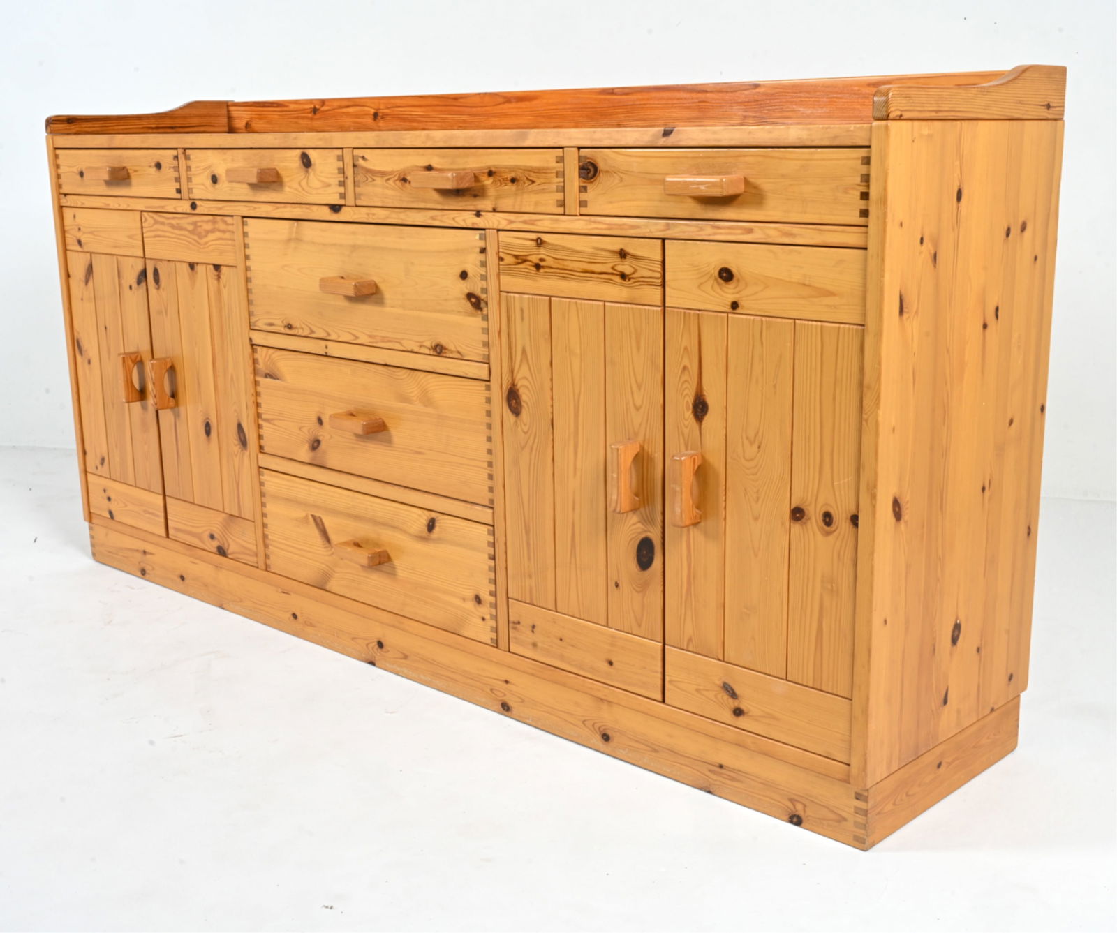 ROLAND WILHELMSSON-STYLE SWEDISH PINE SIDEBOARD (1 of 13)