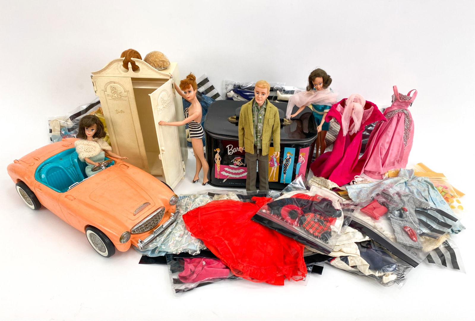 VINTAGE BARBIE DOLL GROUPING (1 of 20)