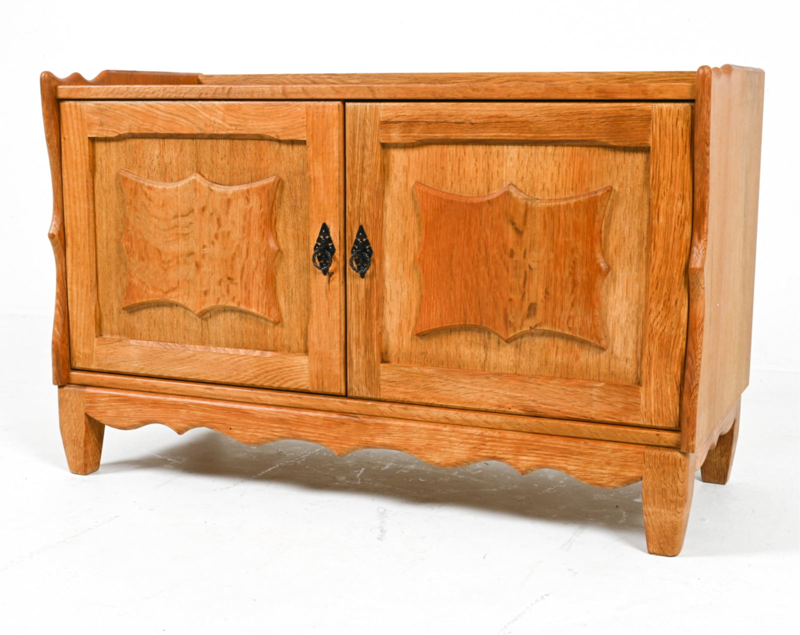 MANNER OF HENNING KJAEURNULF OAK CABINET (1 of 13)