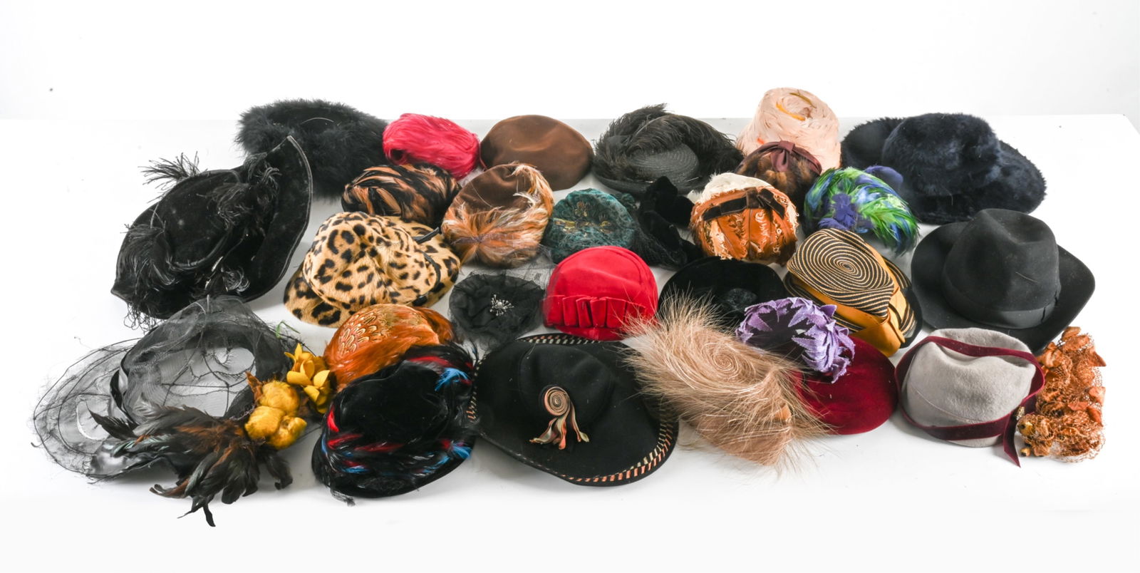 GROUPING OF VINTAGE HATS & FASCINATORS (1 of 18)