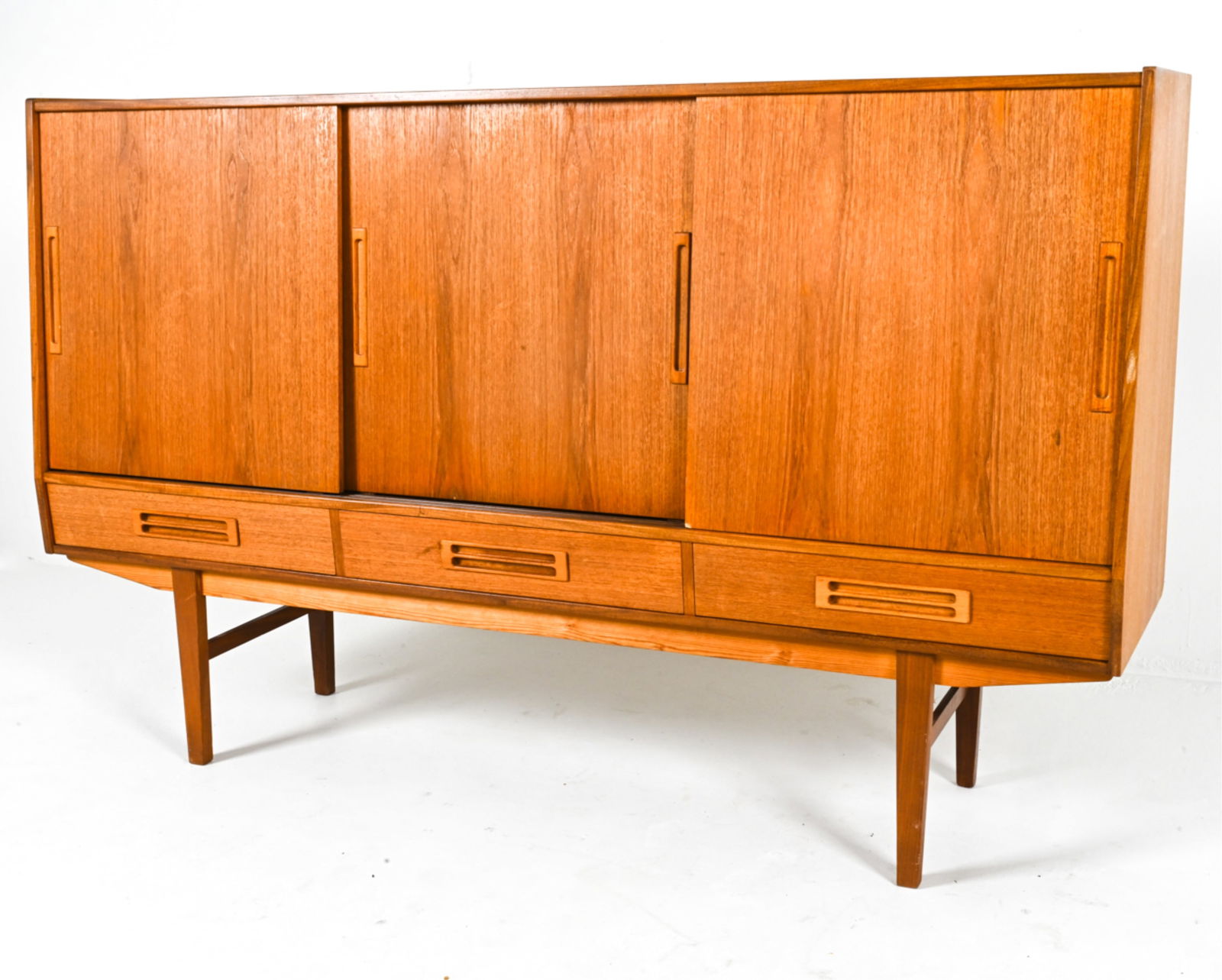 ATTR. SKOVBY DANISH TEAK SIDEBOARD WITH DRY BAR (1 of 17)