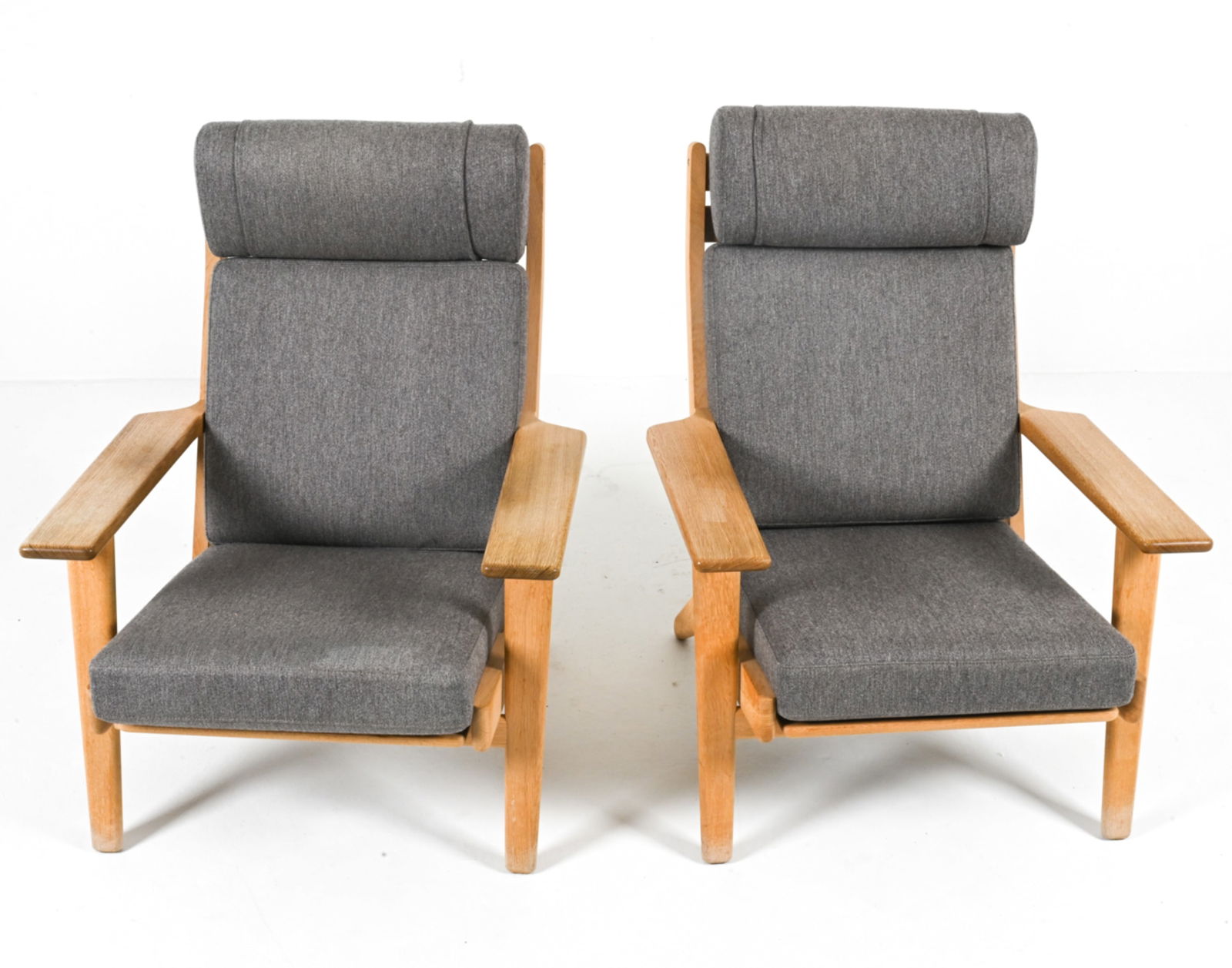 (2) HANS WEGNER GETAMA GE-290A OAK ARMCHAIRS (1 of 10)