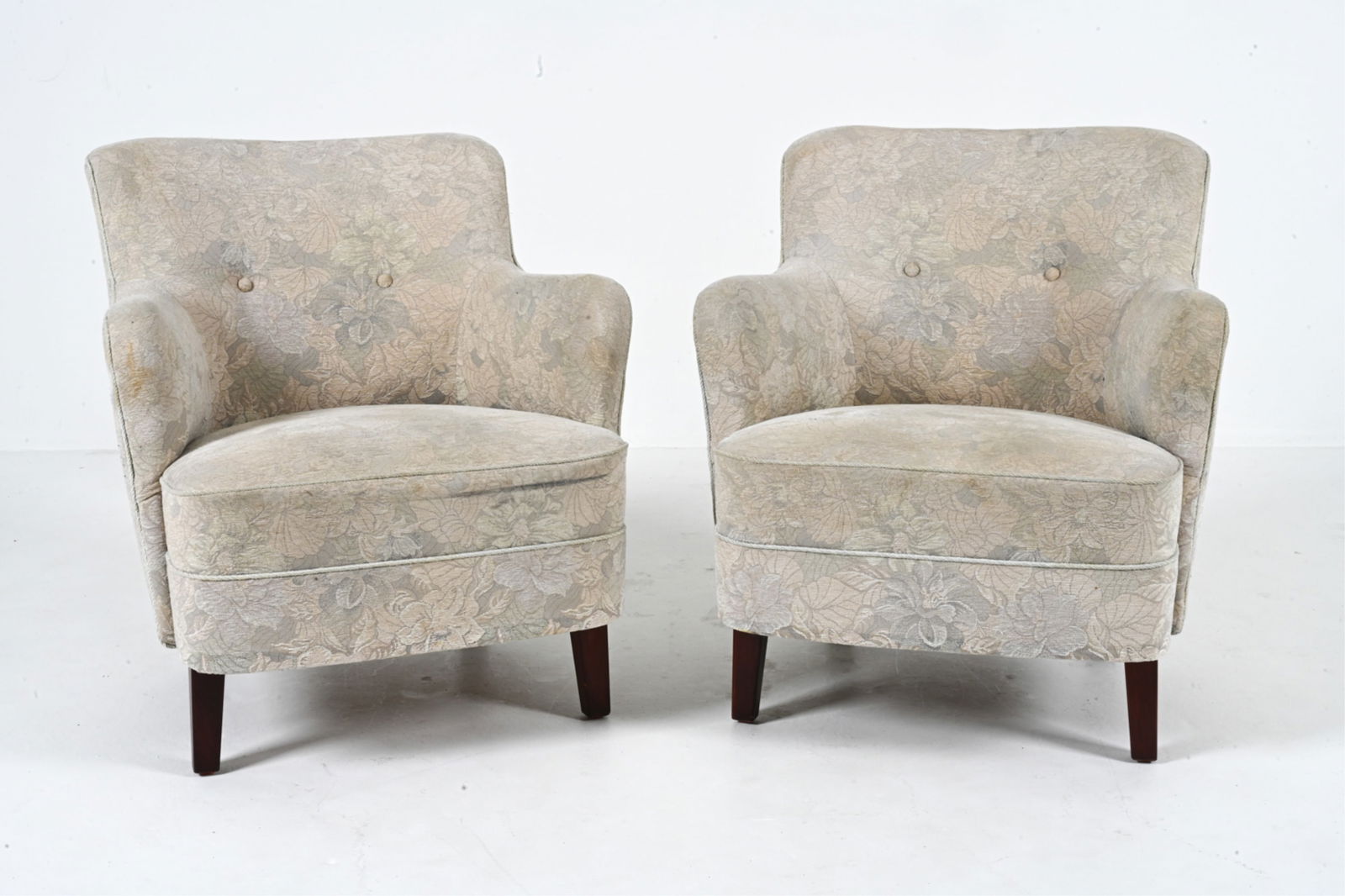 (2) MANNER OF FRITS HENNINGSEN LOUNGE CHAIRS (1 of 8)