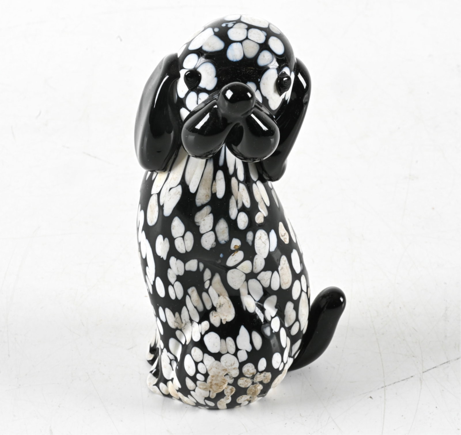 ARCHIMEDE SEGUSO MURANO GLASS DOG SCULPTURE: From the 'Bianco Nero' series, c. 1970's. Foil label underneath. Dimensions: H 5.5" x W 2.5" x D 1.75". Condition: Foil label has been taped together. Light surface grime throughout; glass in excellen