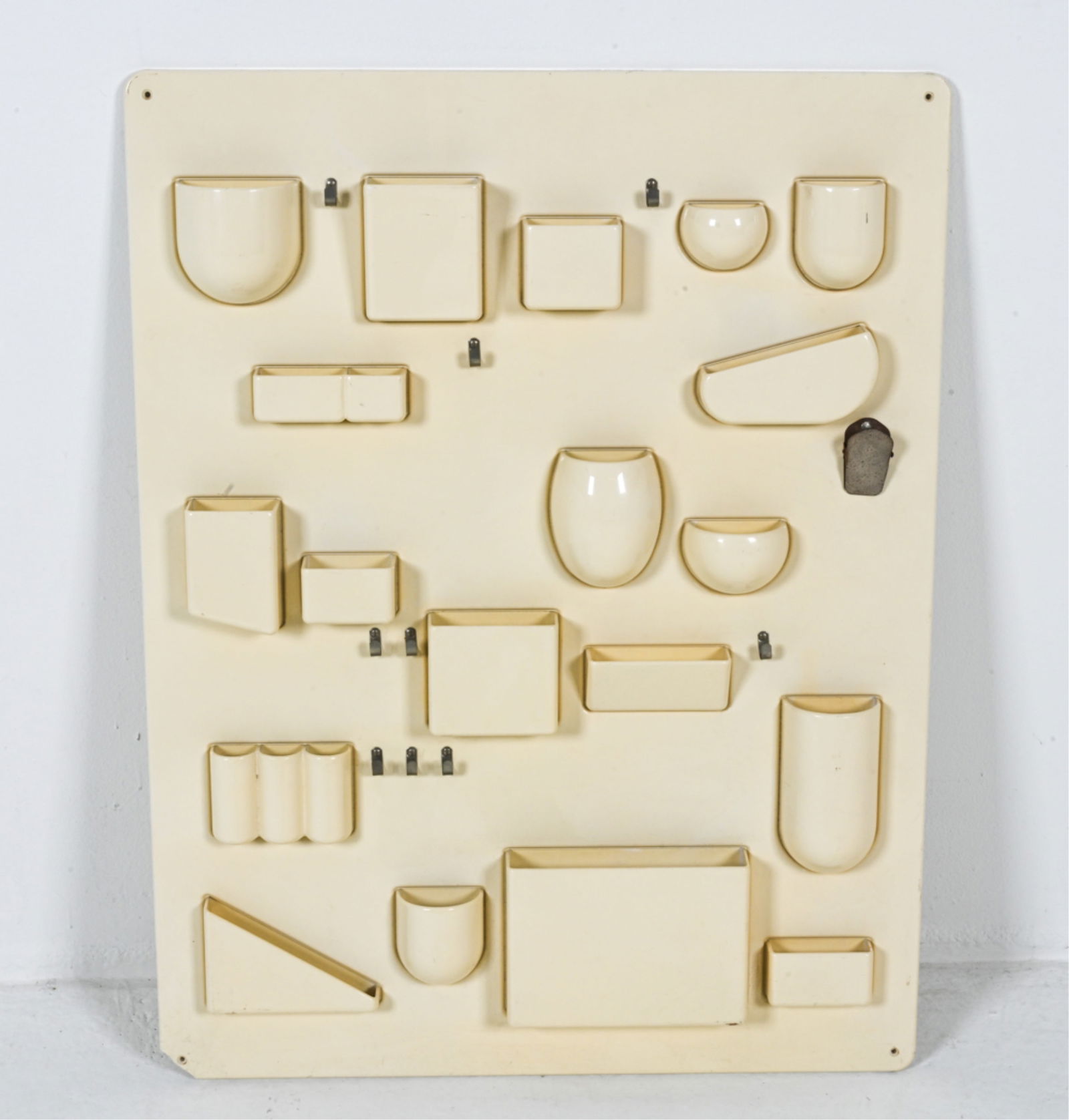 DOROTHEE BECKER SPACE AGE UTEN.SILO WALL ORGANIZER (1 of 11)