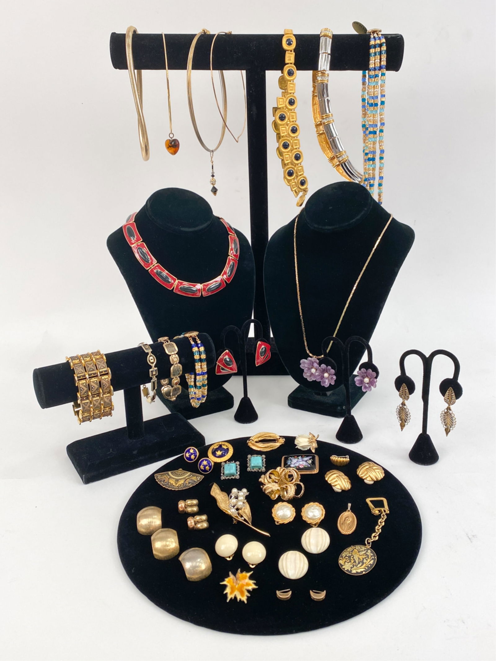 GROUPLING OF COSTUME JEWELRY & FINDINGS (1 of 17)