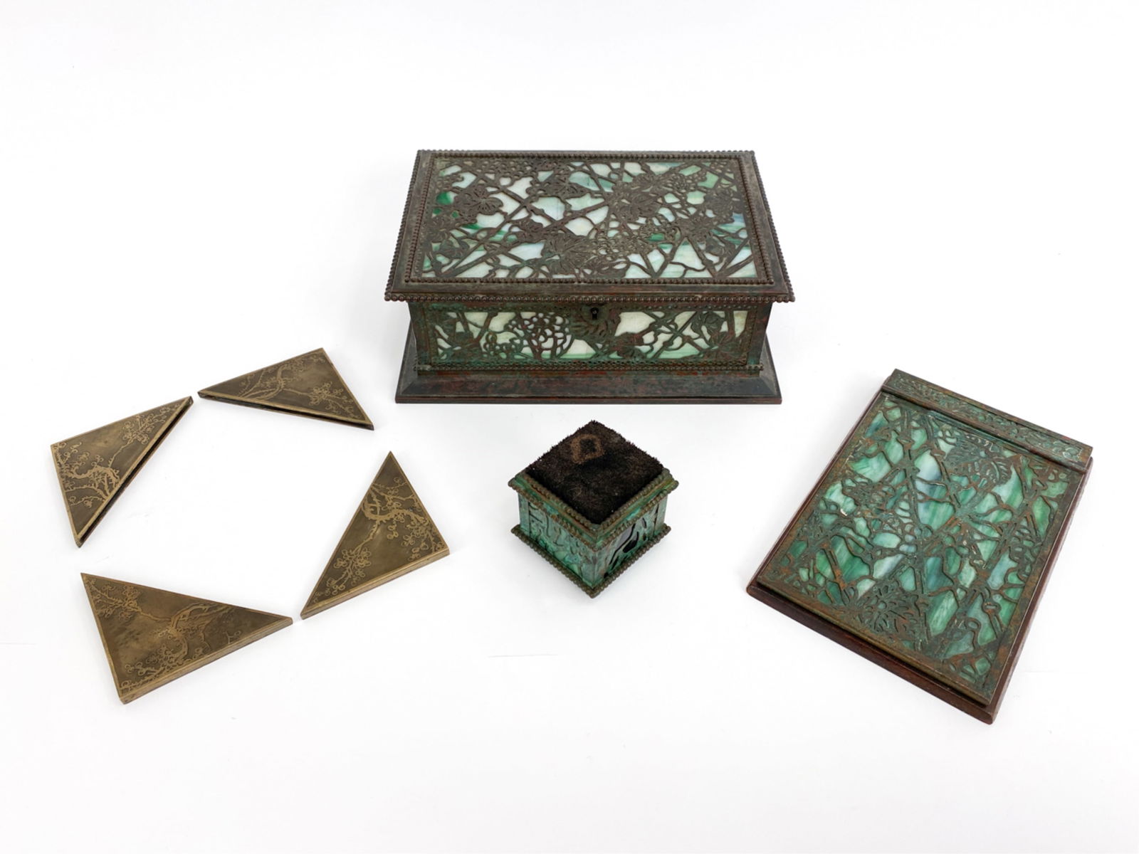 (4) TIFFANY STYLE DESK ACCS. (1 of 16)