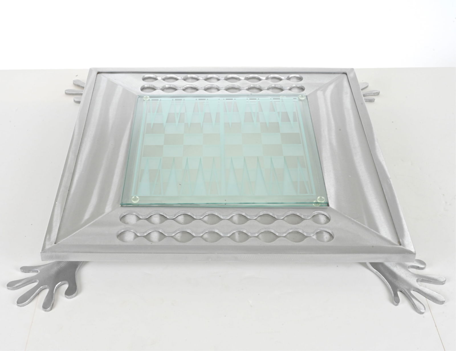 FRED GARBOTZ (20TH C) ARTISAN CHESSBOARD (1 of 8)