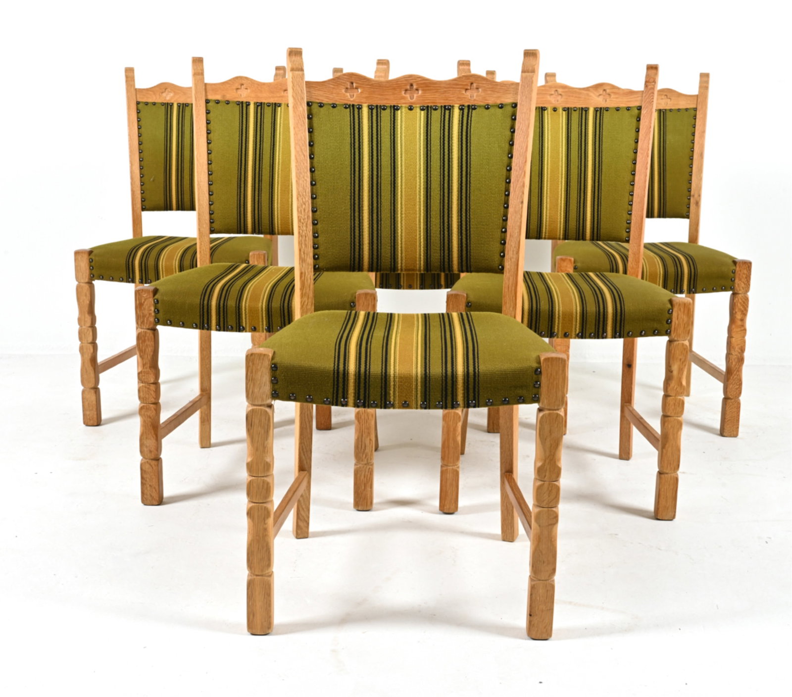 (6) MANNER OF KJAERNULF OAK DINING SIDE CHAIRS: Oak dining side chairs in style of Henry 'Henning' Kjaernulf. With incised quatrefoil design on back. Denmark, circa 1970's. Dimensions: H 35.75" x W 18" x D 17.5" x SH 17". Condition: Minor spots of 