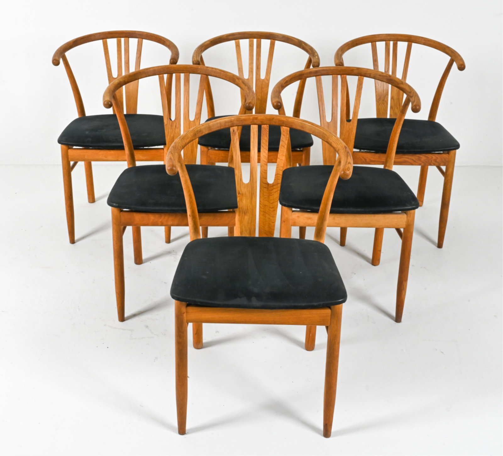 (6) DANISH MODERN OAK WISHBONE DINING CHAIRS (1 of 17)