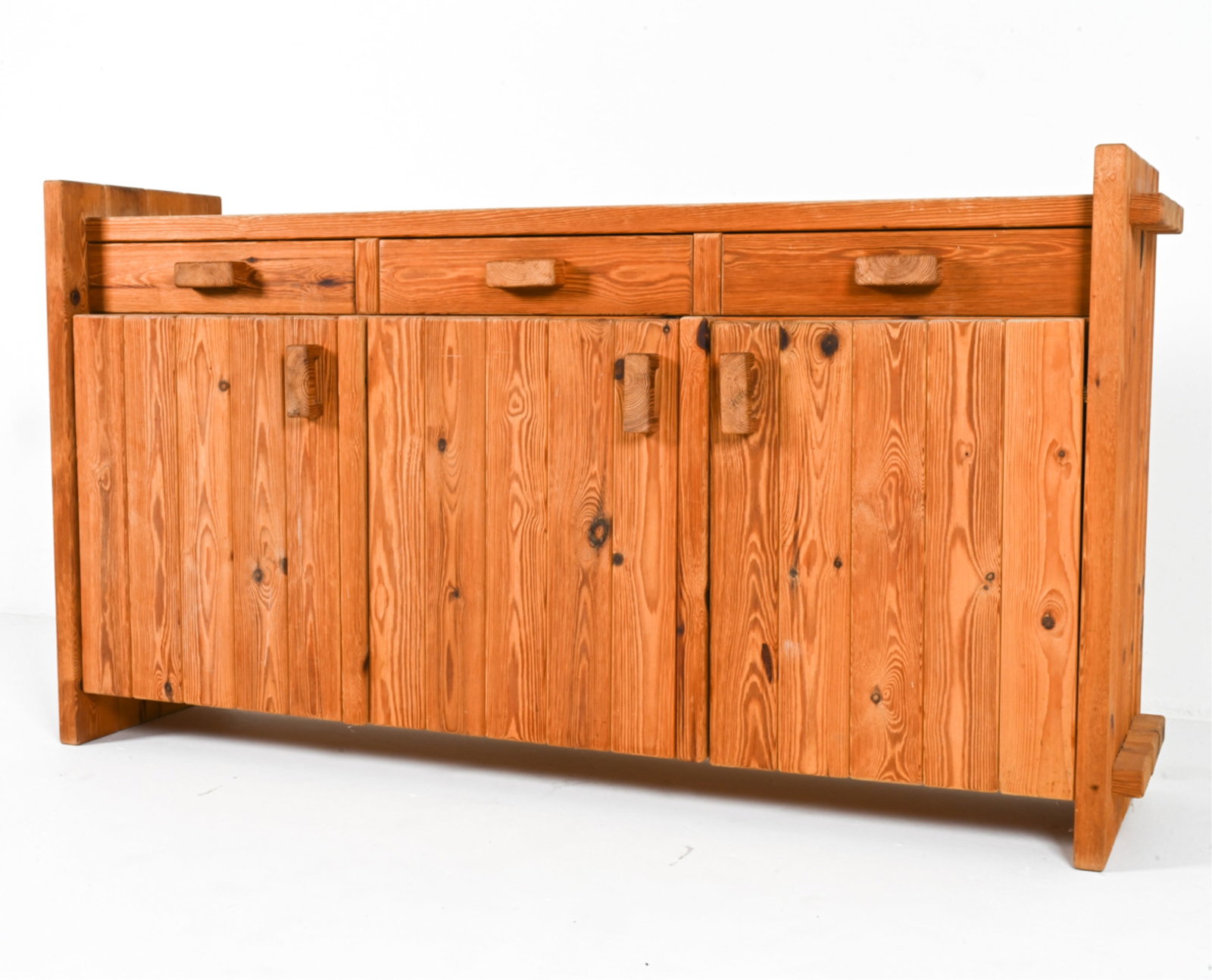 HANS J. FRYDENDAL "CHRISTIAN IV" PINE SIDEBOARD (1 of 19)