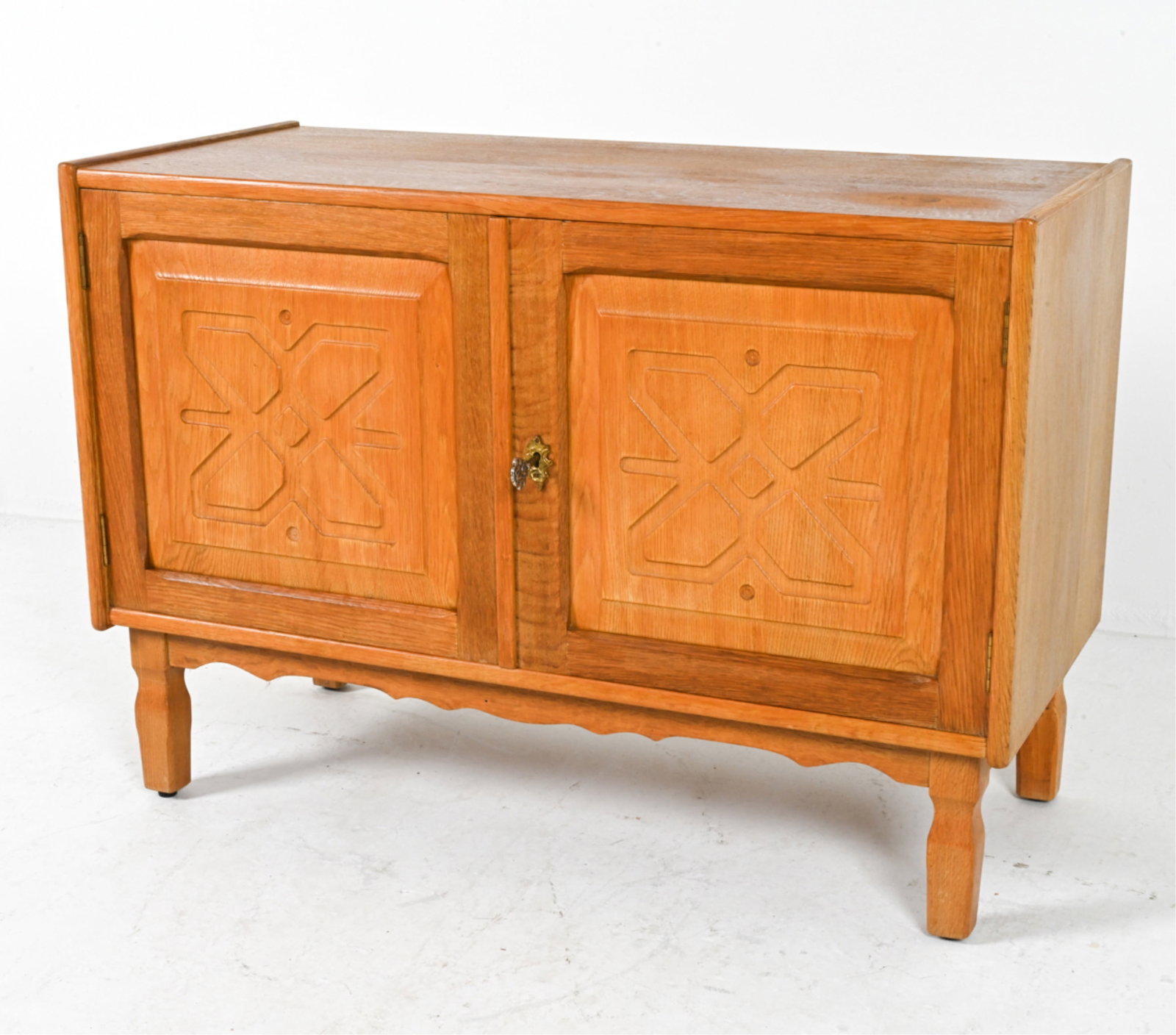 ATTR. HENNING KJAERNULF OAK CABINET, C. 1970 (1 of 19)