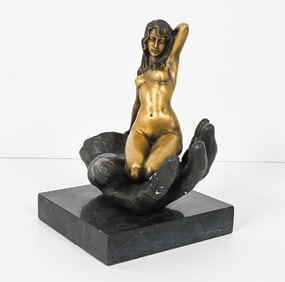BRONZE SCULPTURE OF A FEMALE NUDE