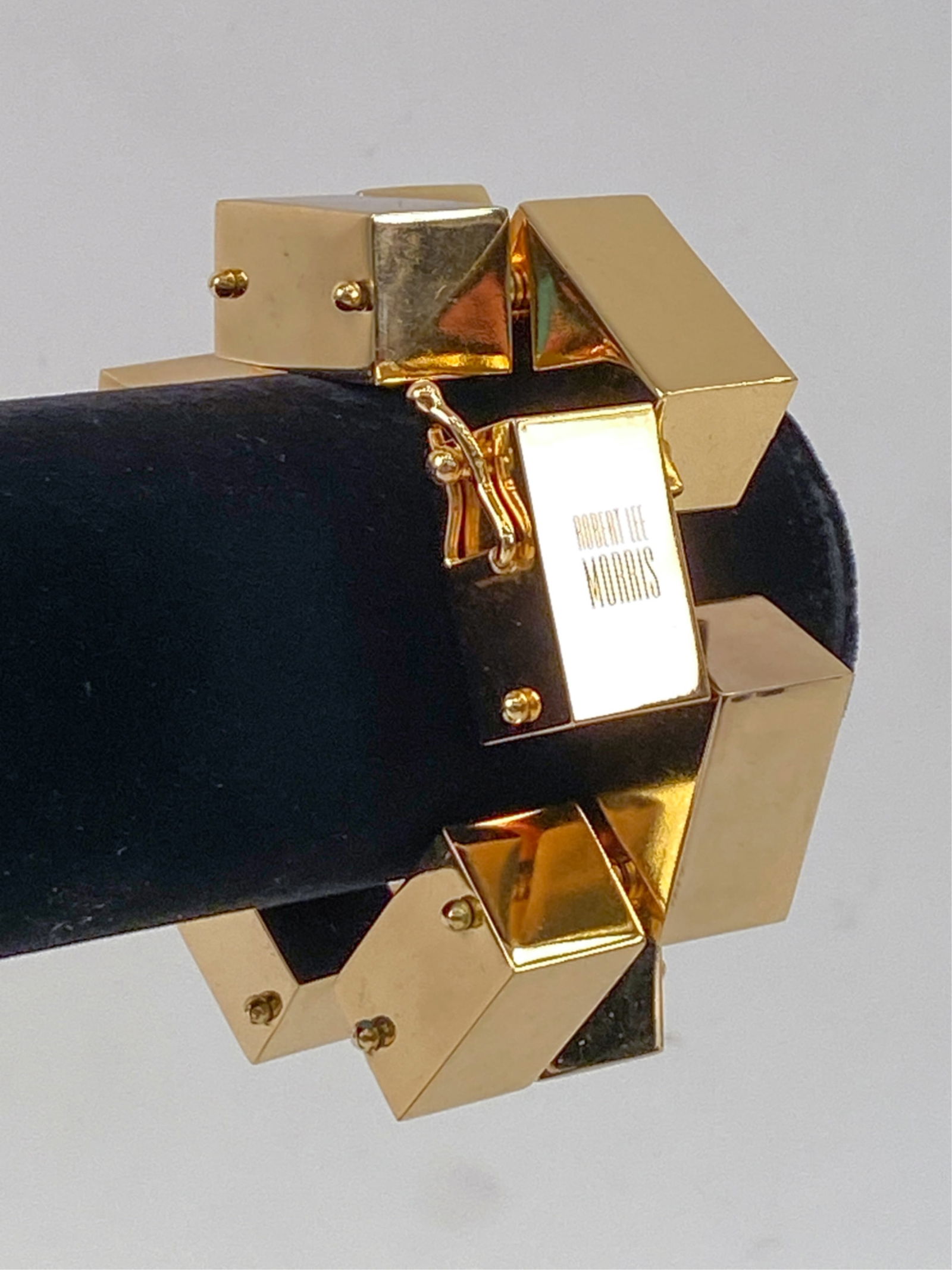 ROBERT LEE MORRIS CHUNKY GOLD TONE BRACELET (1 of 5)