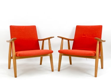 PAIR OF OAK LOUNGE CHAIRS BY HANS WEGNER