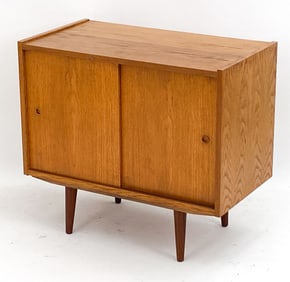 DANISH MID-CENTURY OAK DOMINO MOBLER CABINET