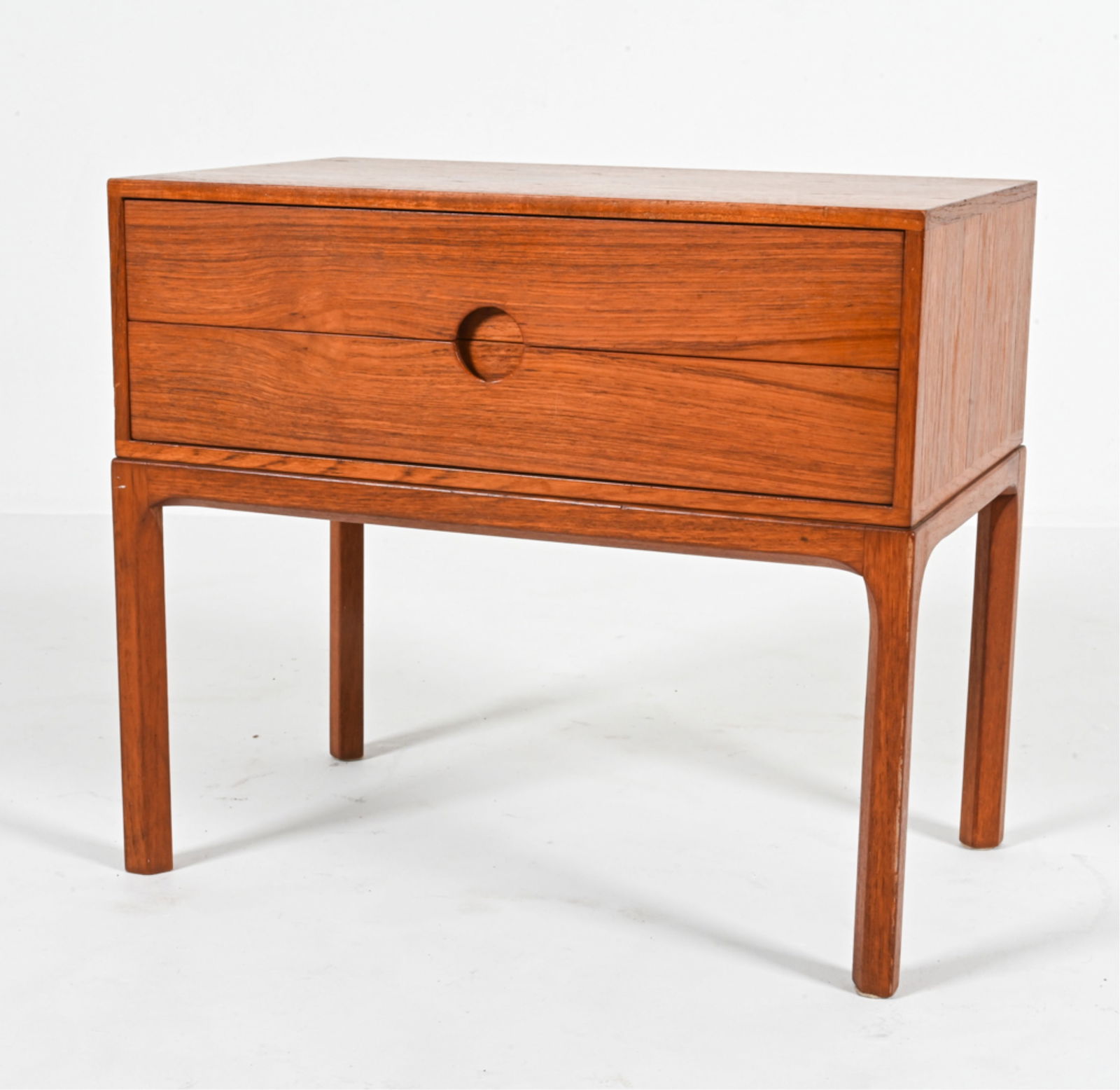 TEAK SIDE TABLE BY AXEL KJAERSGAARD C.1960'S (1 of 12)