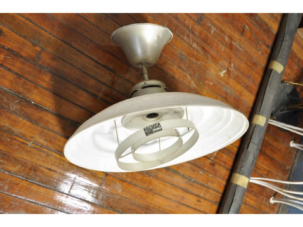 CASTLE MEDICAL LIGHT FIXTURE: 24" diameter