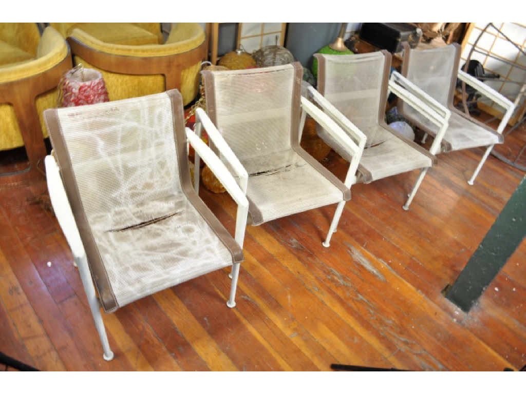KNOLL RICHARD SCHULTZ ARM CHAIRS: 23" x 20" x 29"