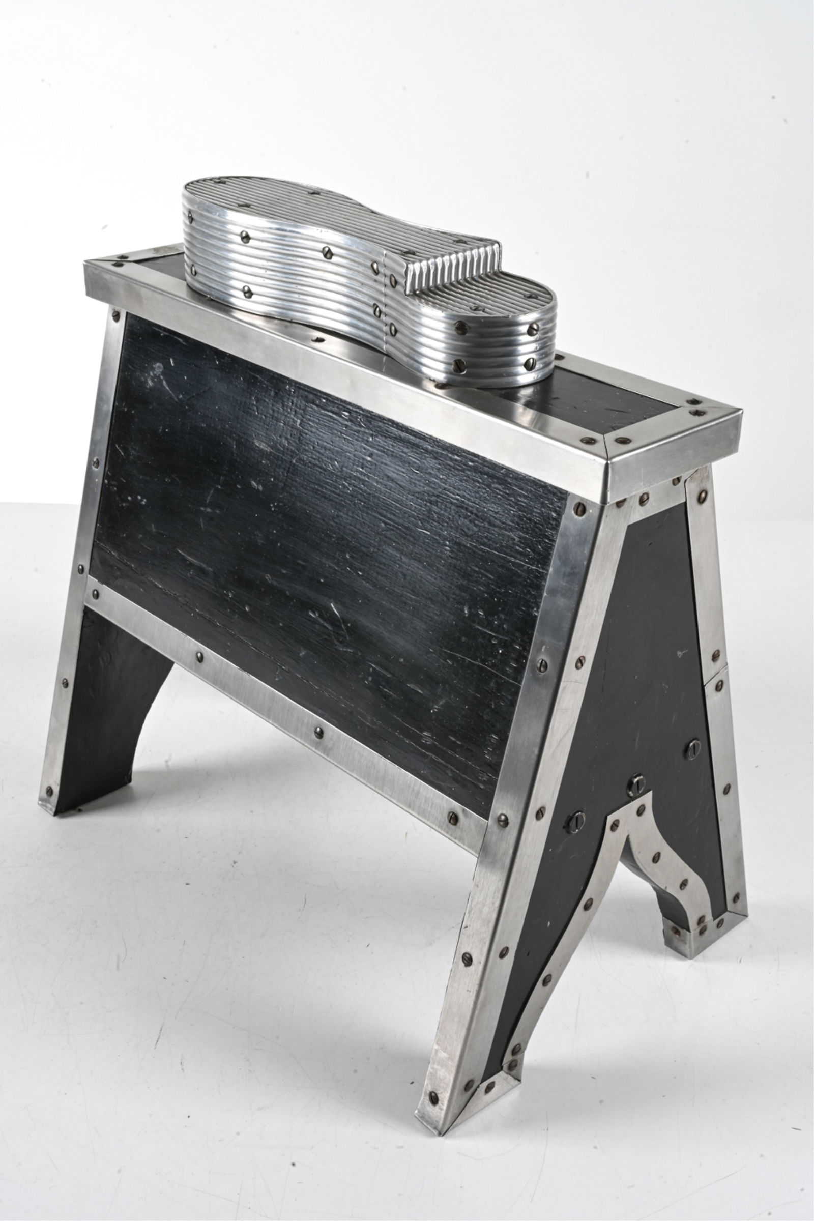 CRAFT-MADE INDUSTRIAL MODERN SHOESHINE STAND (1 of 13)