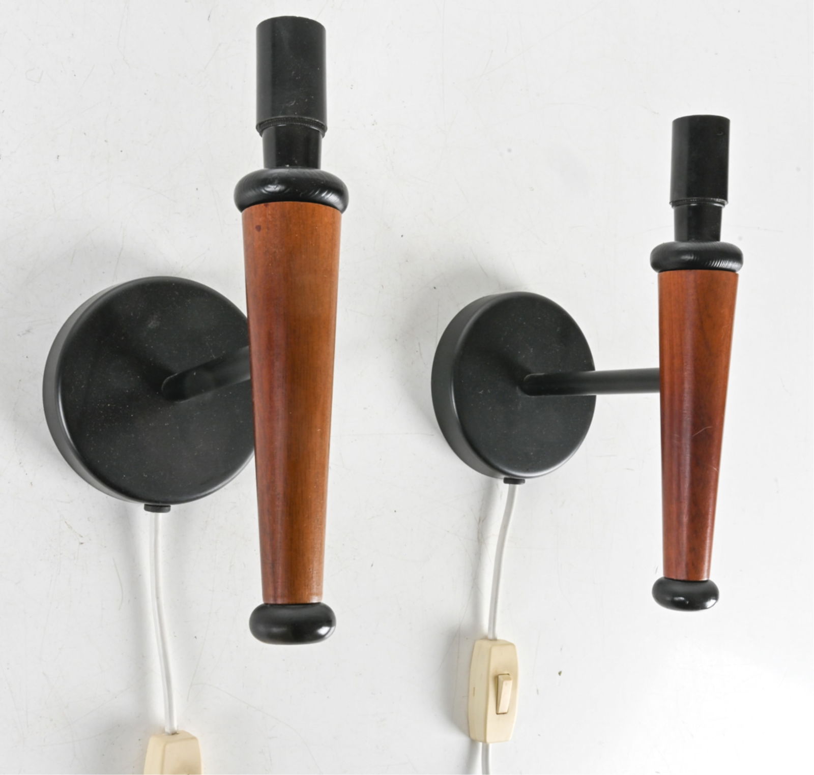 (2) MID-CENTURY MODERN TEAK WALL SCONCES (1 of 9)