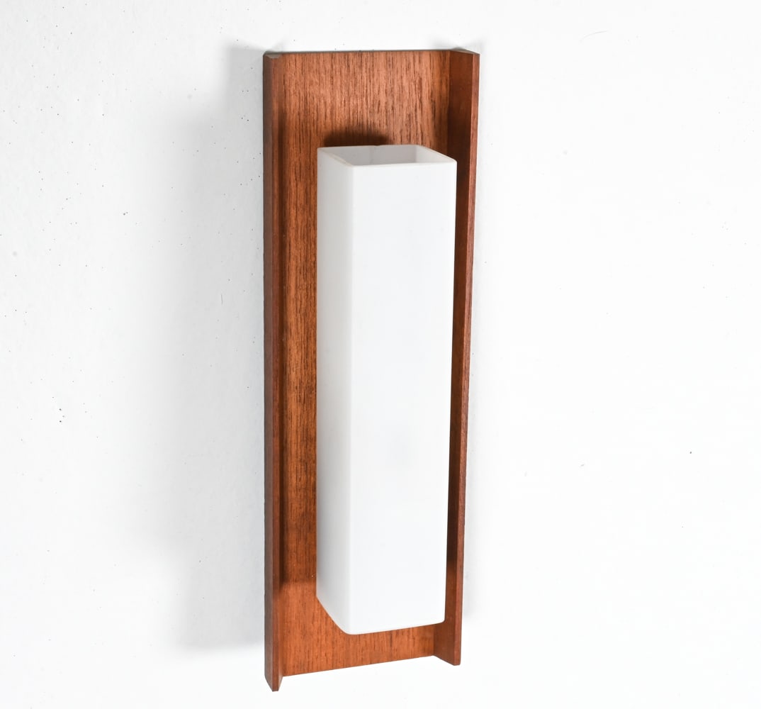 MID-CENTURY MINIMALIST TEAK & GLASS SCONCE (1 of 11)