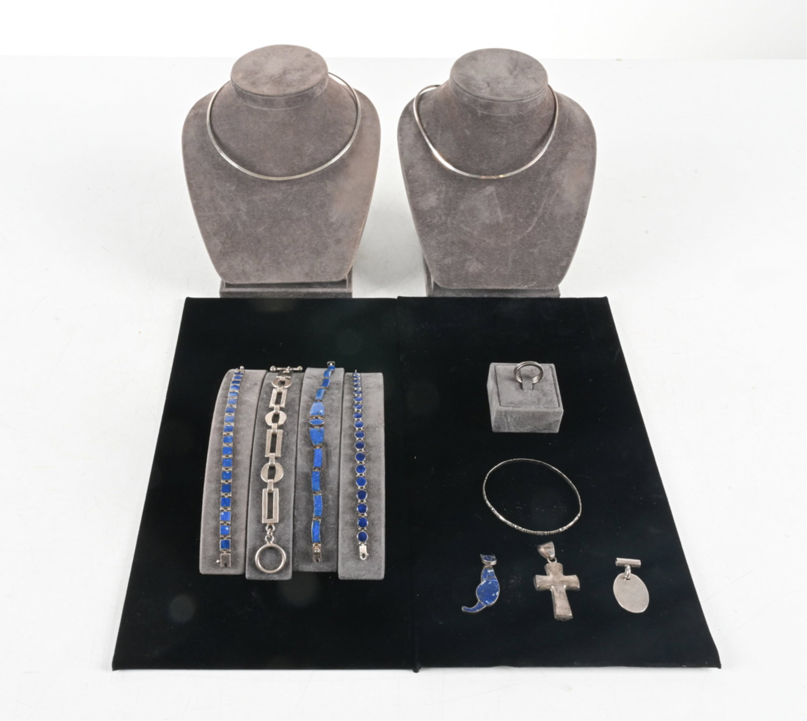 GROUPING OF MODERN STERLING SILVER JEWELRY: Including (3) lapis lazuli link bracelets (two in .970 silver); (2) collar necklaces in .925 silver, a slide pendant in the form of a cat with articulated head, crafted from .970 silver and lapis lazu