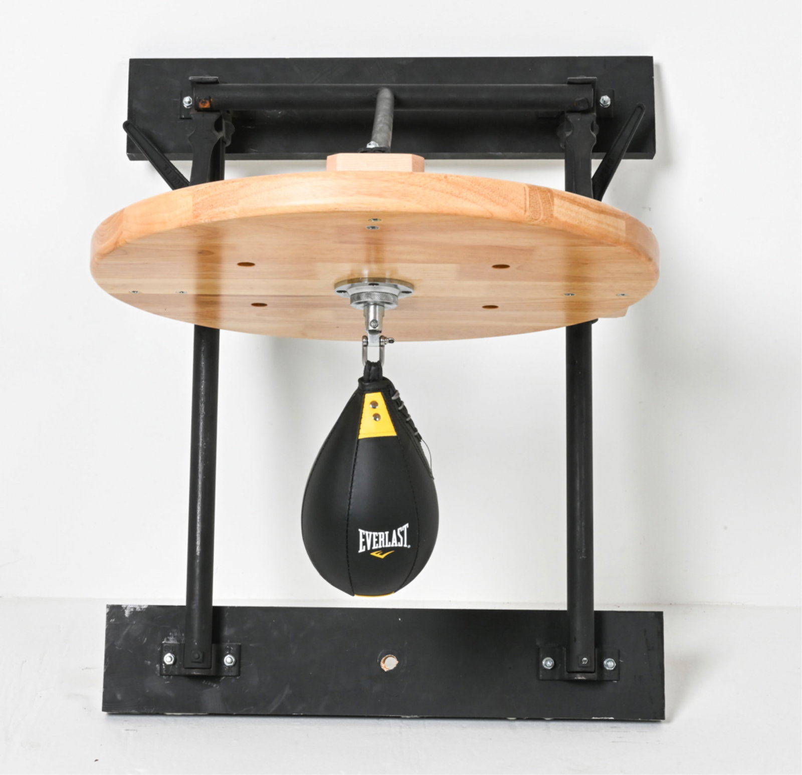 WALL MOUNTED PUNCHING BAG BY EVERLAST (1 of 20)