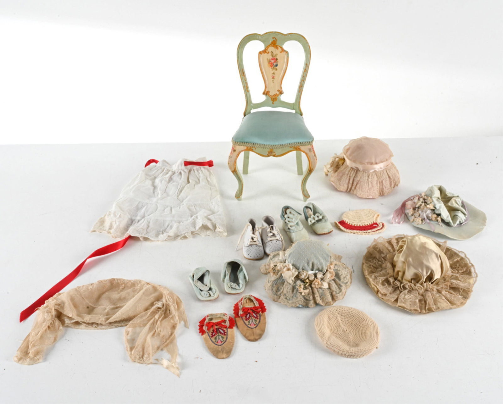 VINTAGE DOLL ACCESSORIES GROUPING (1 of 12)