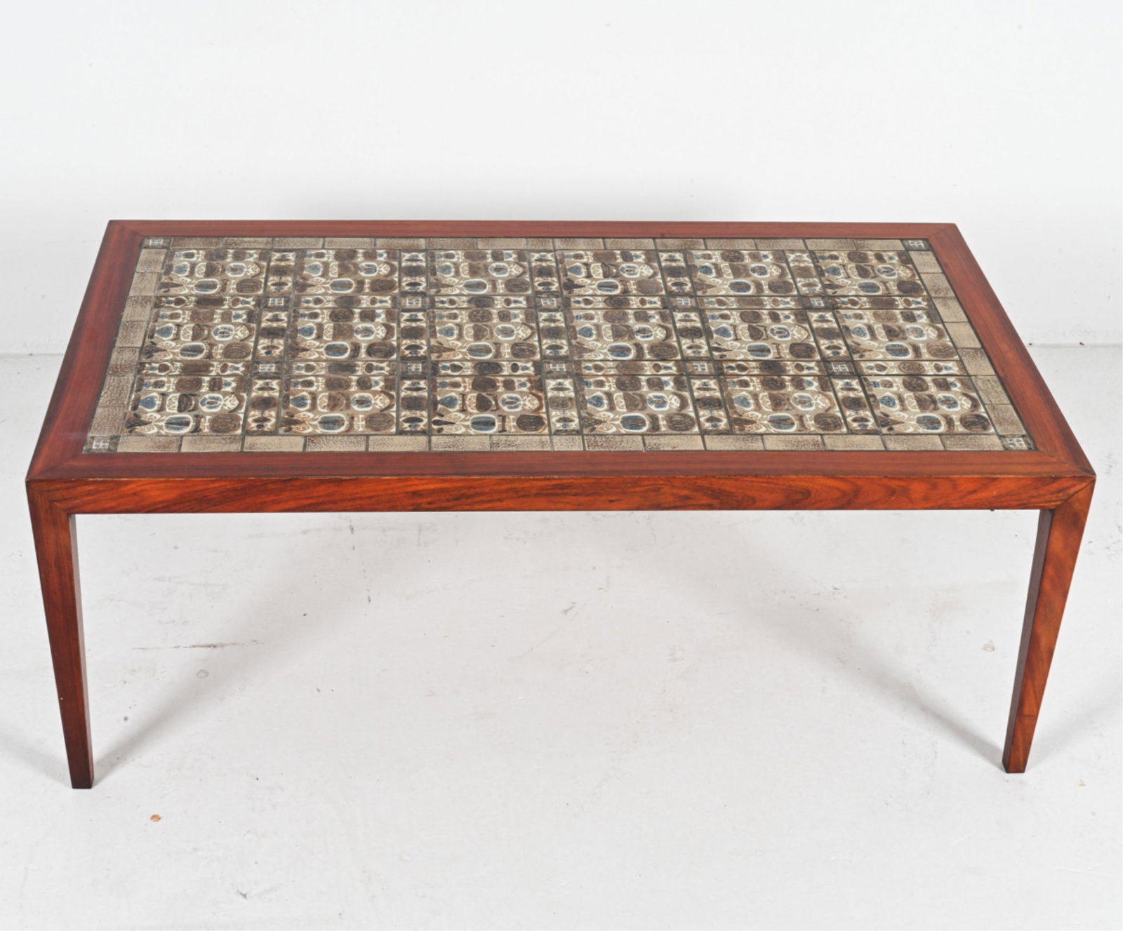 DANISH ROSEWOOD COFFEE TABLE W/ COPENHAGEN TILES (1 of 14)