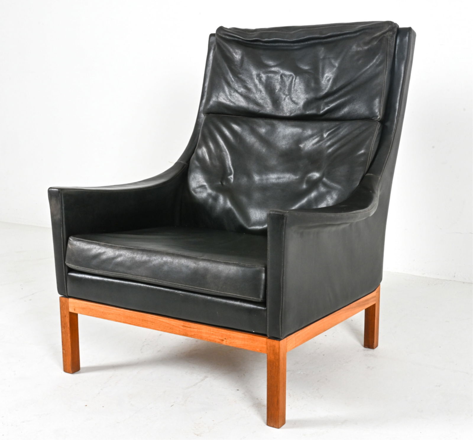LEATHER AND OAK LOUNGE CHAIR BY ILLUMS BOLIGHUS (1 of 18)