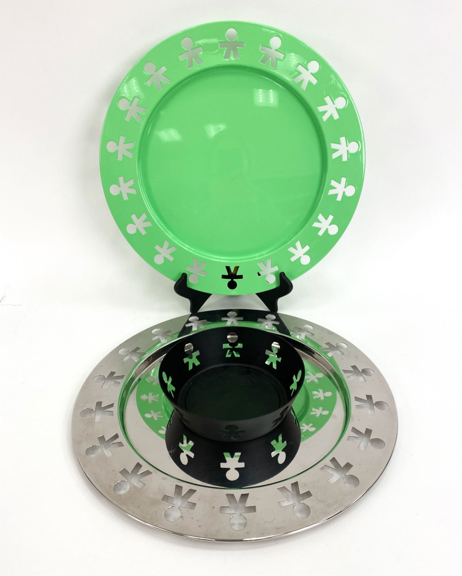 ALESSI GIROTONDO SERVEWARE GROUPING: Trio of Alessi serving items. Designed by King-Kong, architects Stefano Giovannoni and Guido Venturini. (2) serving platters & (1) matte black bowl. Largest chrome platter has impressed mark Alessi It