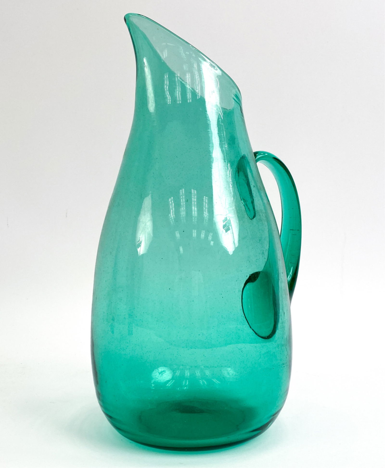 VINTAGE HAND BLOWN GLASS PITCHER (1 of 10)