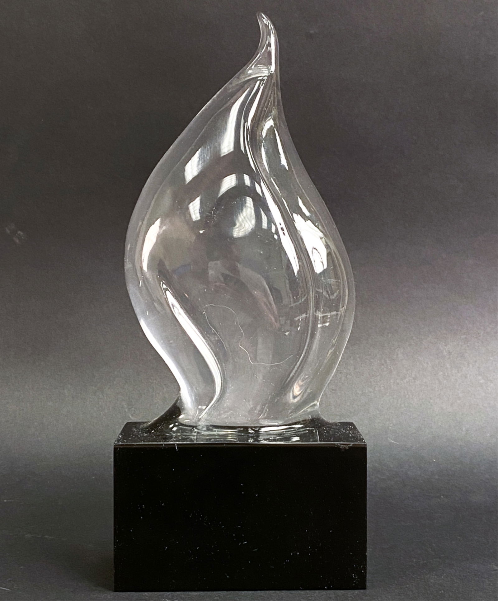 VINTAGE LUCITE FLAME SCULPTURE: Lucite flame form sculpture or bookend. Marked under The Century Collection, Made in the USA. Dimensions: H 10.25" x W 4.25" x D 2" Condition: Minor surface wear consistent with age and use. A few sca