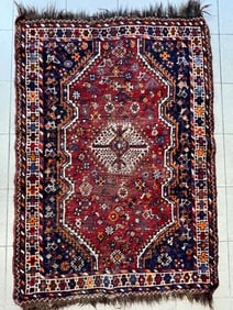 ANTIQUE PERSIAN SHIRAZ RUG