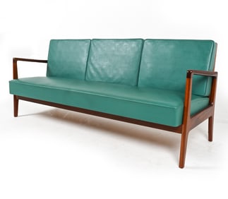 TEAK SOFA BY SVEND SKIPPER