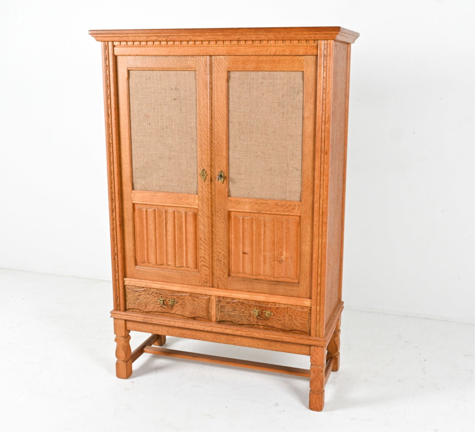 MID-CENTURY DANISH OAK SIDEBOARD CABINET (1 of 20)